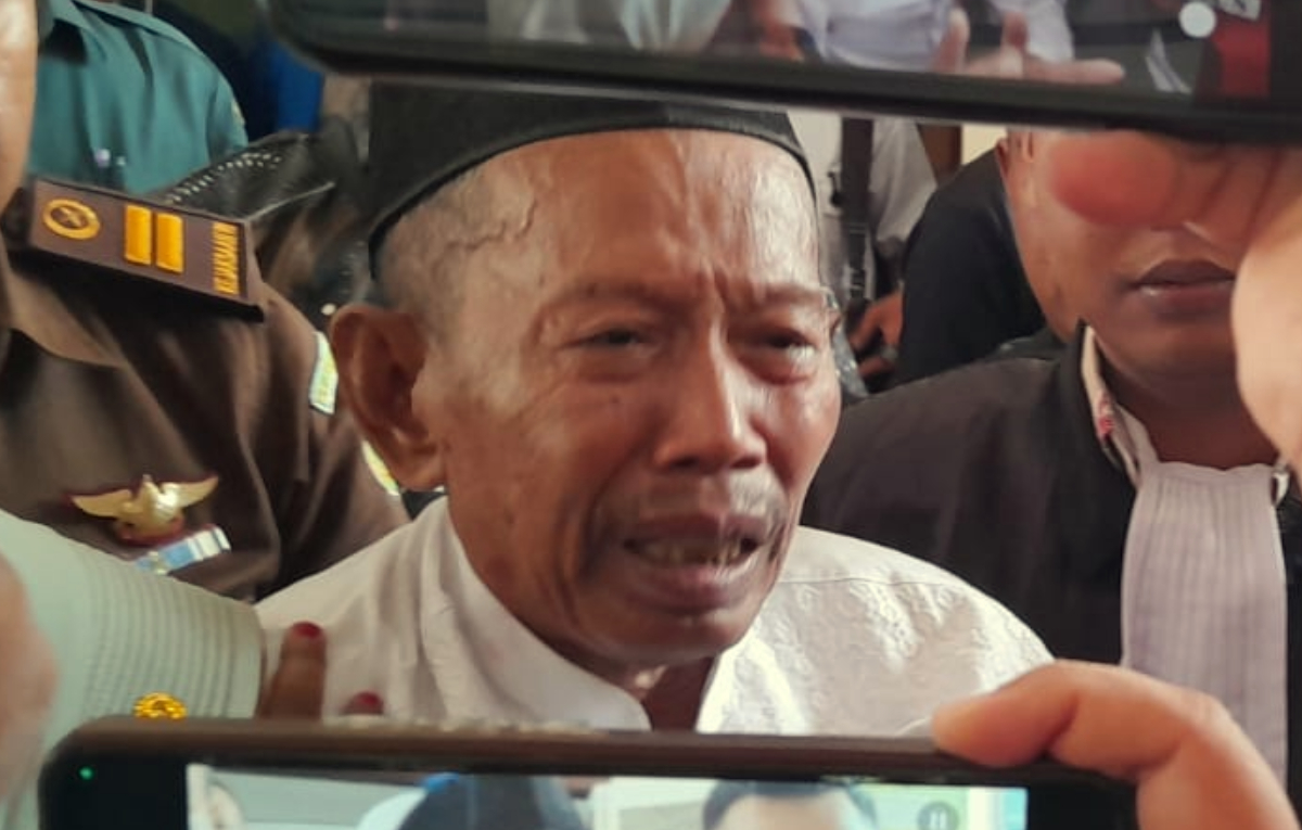 Pencurian Burung Cendet: Masir usai mengikuti sidang putusan di PN Situbondo, Rabu (7/1).
