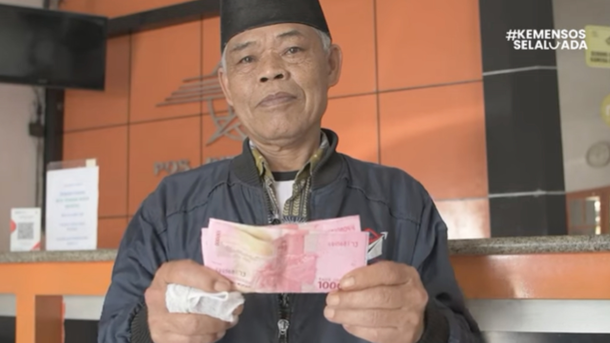 Ilustrasi: Penyaluran bantuan sosial (bansos) kepada para penerima manfaat atau KPM.
