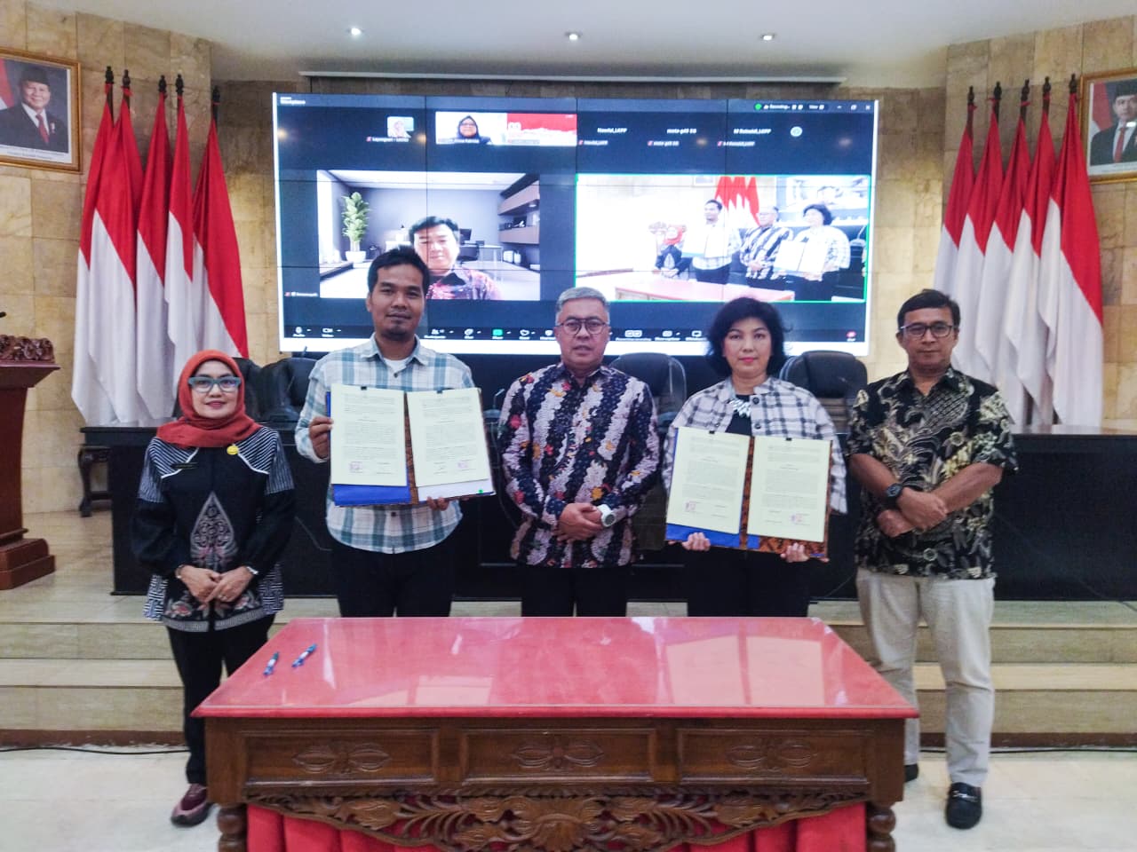 Penandatanganan kontrak payung oleh Sekretaris Daerah (Sekda) Kota Bogor, Denny Mulyadi, melalui katalog elektronik.