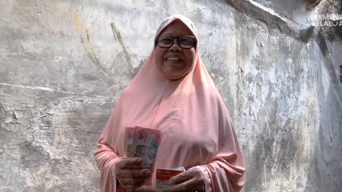 Ilustrasi KPM mencairkan saldo bansos BPNT tahap 4 susulan