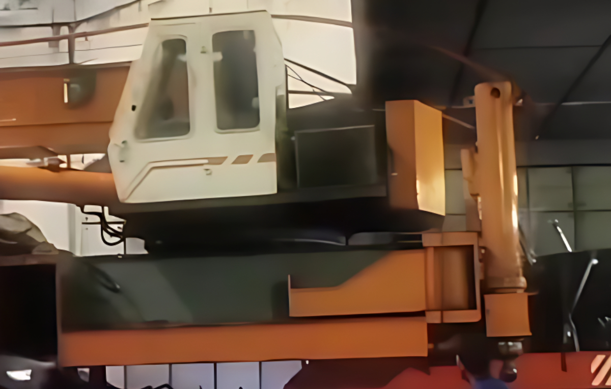 VIRAL: Truk trailer bermuatan crane tersangkut di underpass Pasar Minggu dan mengakibatkan kemacetan.