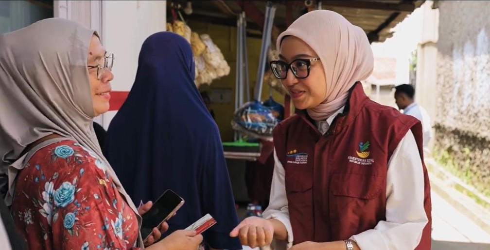 Ilustrasi KPM menerima pencairan bansos PKH BPNT susulan lebih awal melalui KKS BNI dan BSI