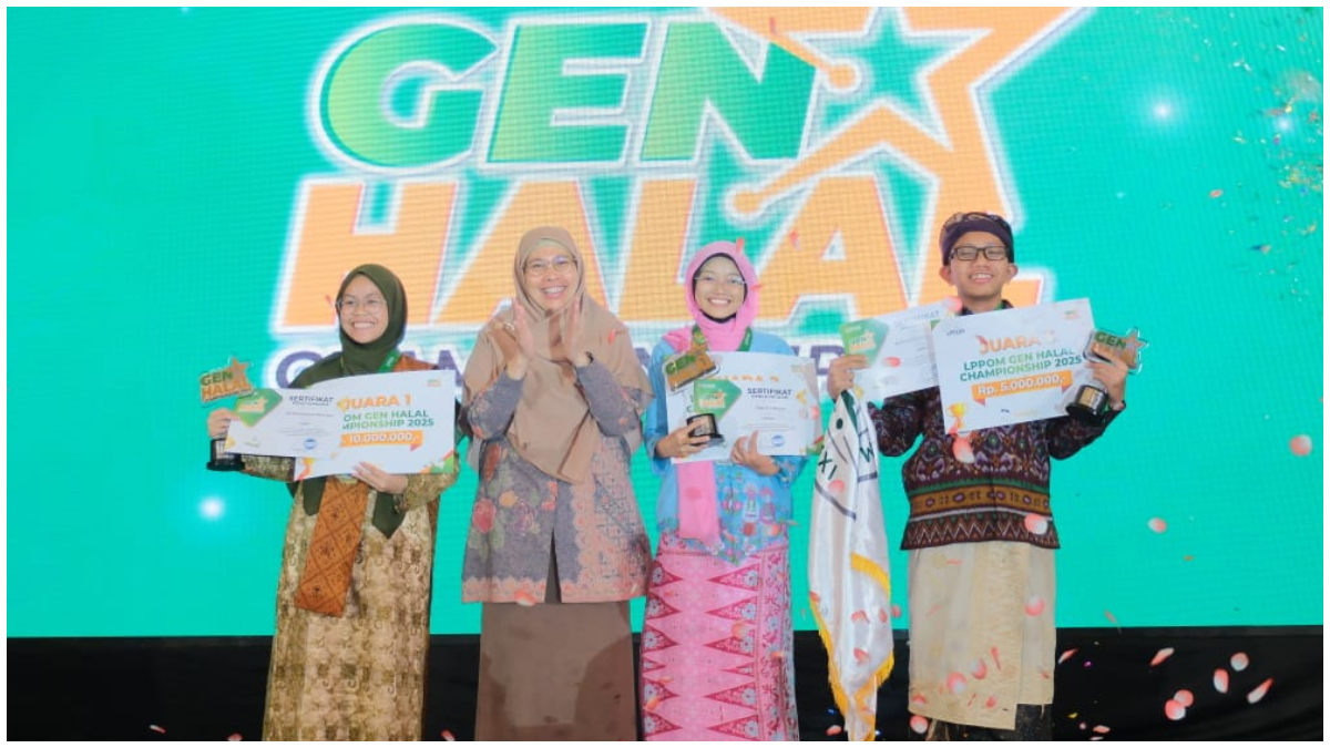 Pemenang Gen Halal Championship 2025. Dari kiri, Juara pertama Alf Farrassayu Shannyn, Dirut LPPOM Muti Arintawati, juara dua Rahmi Fitriyah dan juara ketiga Achmad Farrell Budi Praptopo.