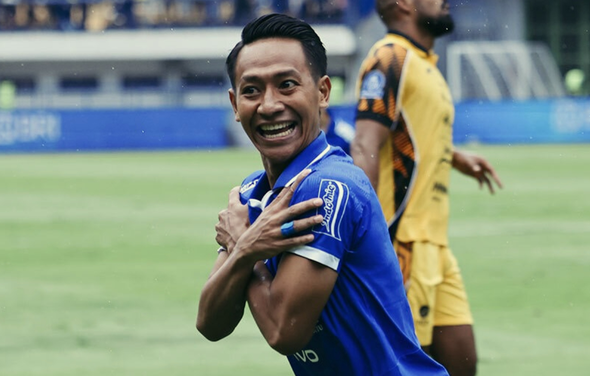 Pemain Persib Bandung, Beckham Putra melakukan selebrasi usai menjebol gawang Persija Jakarta,&nbsp;Minggu (11/1/2026).