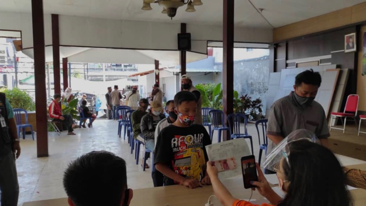 Ilustrasi. Suasana penyaluran bansos PKH BPNT.