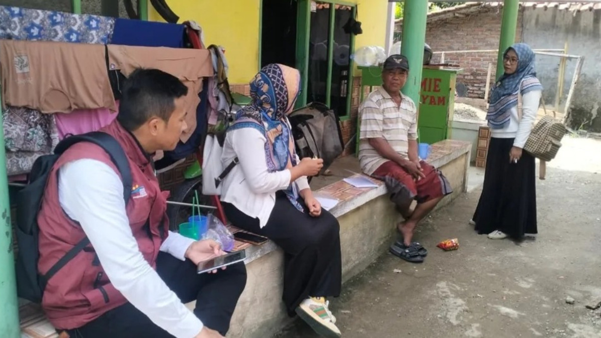 Ilustrasi. Pendamping PKH melakukan survei ke KPM bansos.