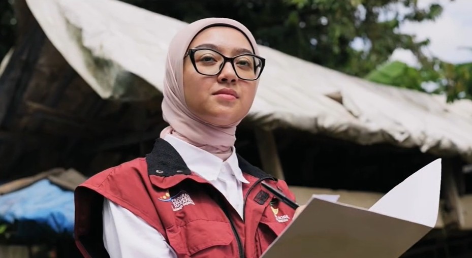 Ilustrasi pendamping sosial melakukan verifikasi komitmen kepada KPM yang menerima pencairan bansos