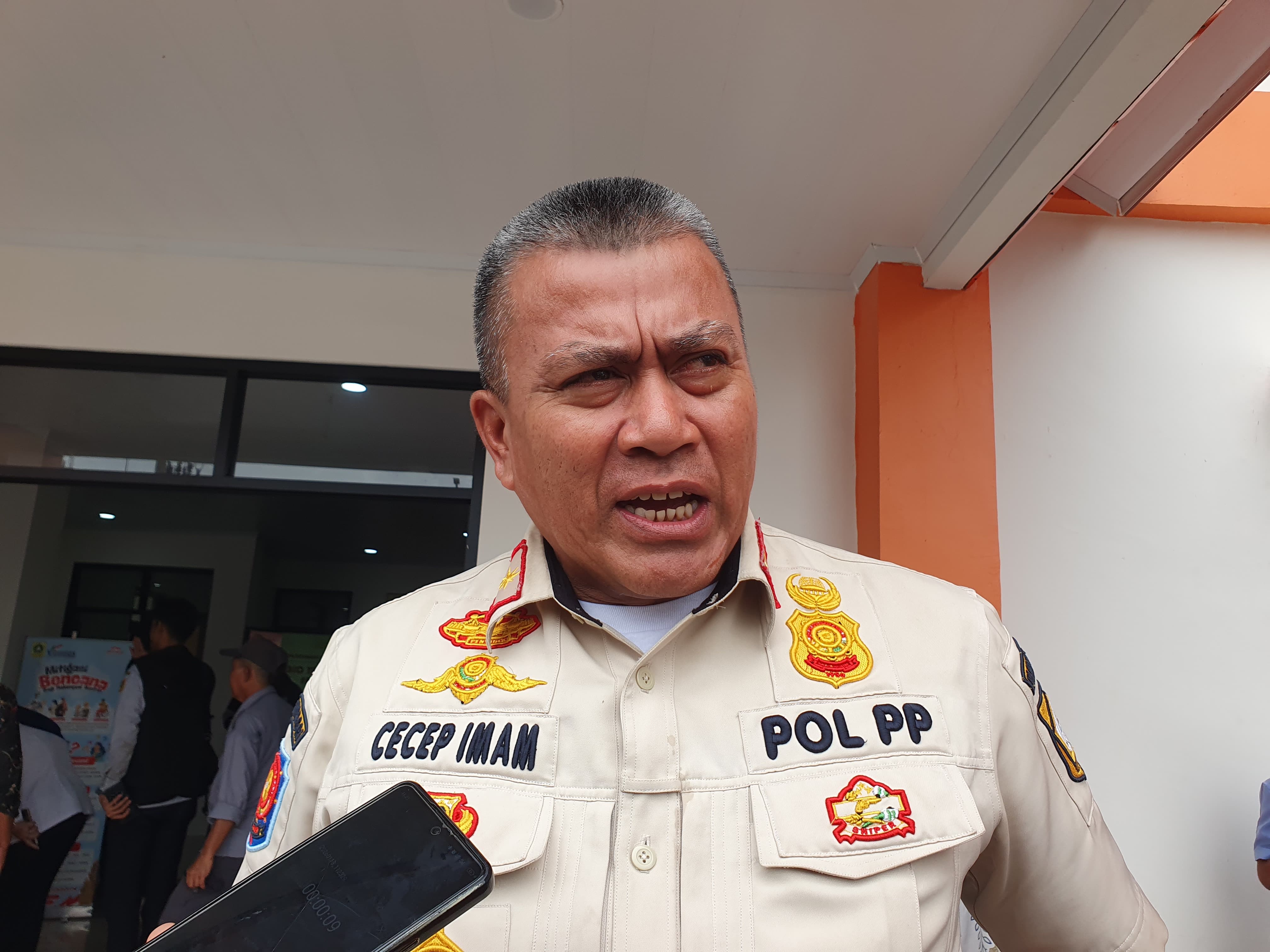 Kasat Pol PP Kabupaten Bogor, Cecep Imam Nagarasid saat dimintai keterangan.
