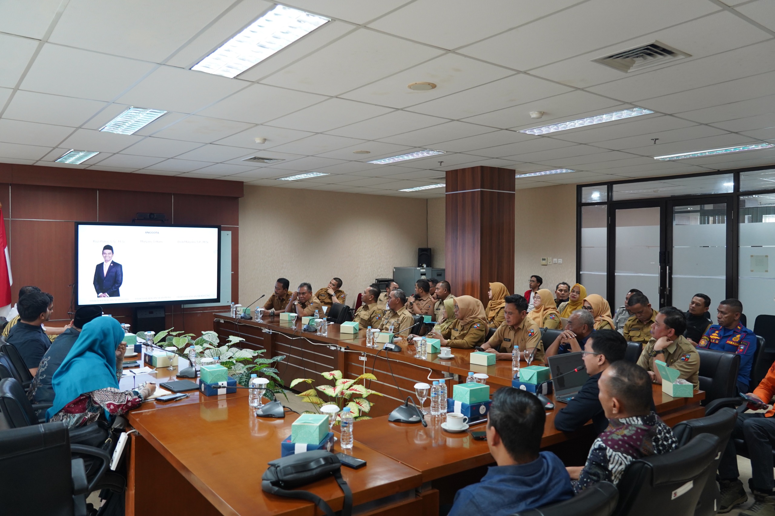 Pertemuan antara jajaran Komisi IV DPRD Kota Bogor dengan OPD mitra.