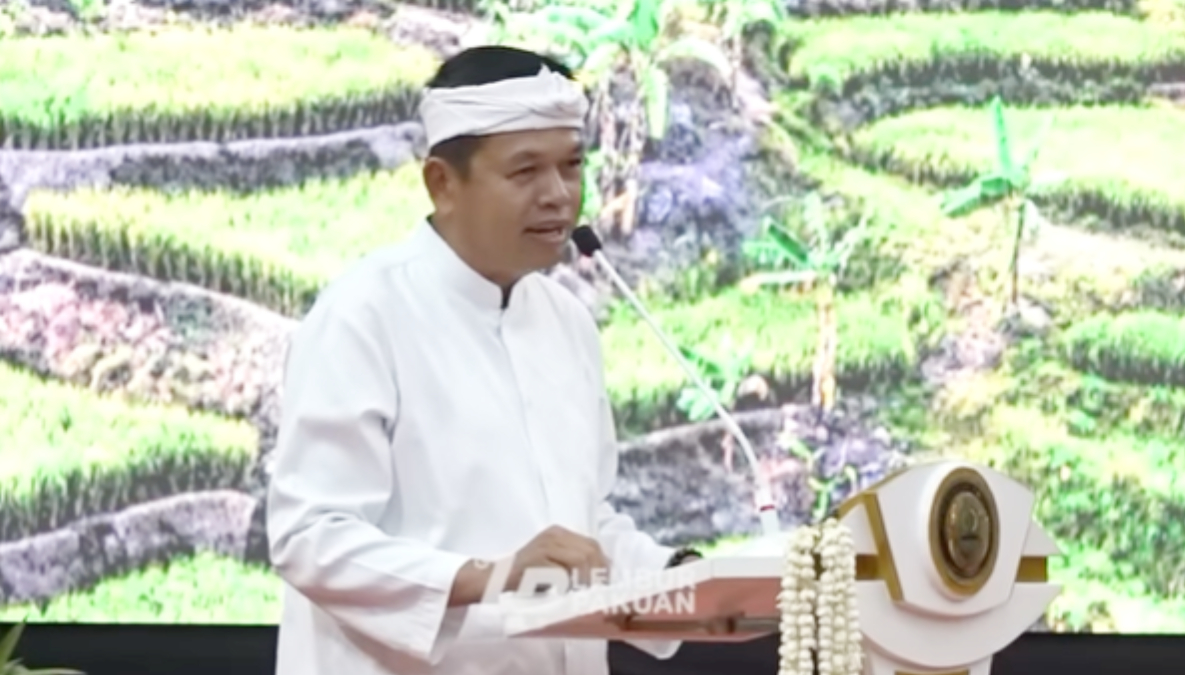 Gubernur Jawa Barat Dedi Mulyadi saat menyampaikan pidato di Bale Gede Pakuan.