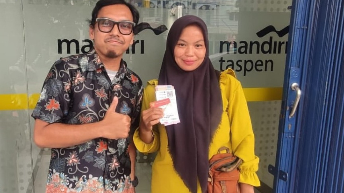 KPM sedang mencairkan saldo bansos PKH BPNT