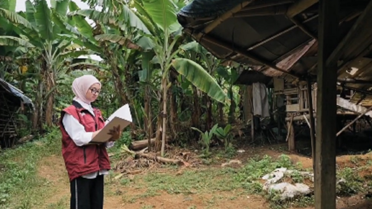 Ilustrasi petugas survei rumah KPM bansos