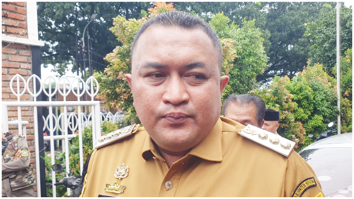 Bupati Bogor, Rudy Susmanto saat menyampaikan keterangan.