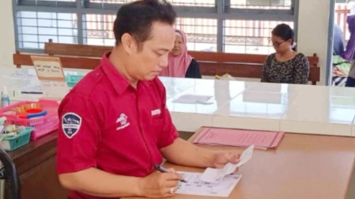 Ilustrasi: Penyaluran bantuan sosial (bansos) kepada para penerima manfaat atau KPM.