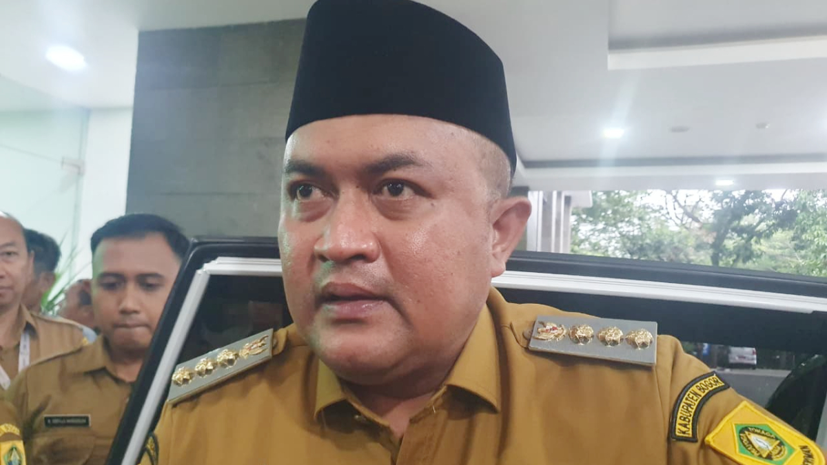Bupati Bogor Rudy Susmanto saat menyampaikan keterangan.