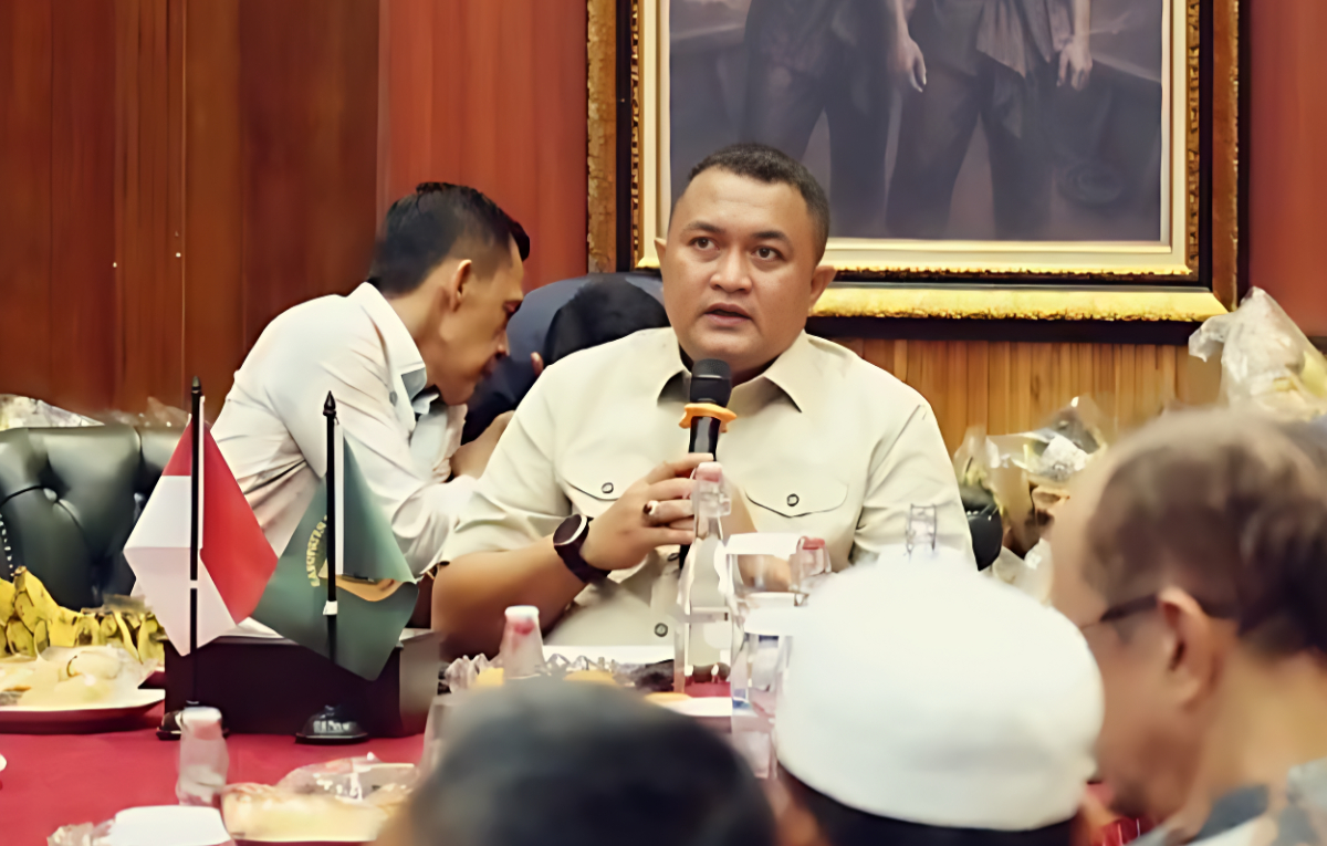 &nbsp;Bupati Bogor, Rudy Susmanto menjelaskan program pembangunan jalan tambang.