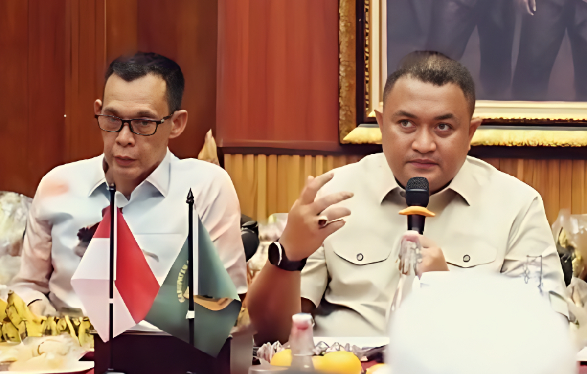 Bupati Bogor, Rudy Susmanto menjelaskan rencana pembangunan jalur tambang.