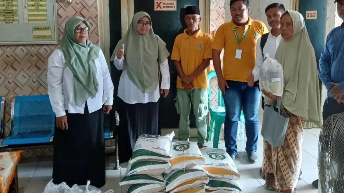 Penyaluran bansos beras kepada KPM