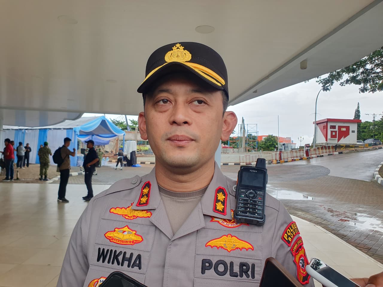 Kapolres Bogor, AKBP Wikha Ardilestanto saat dimintai keterangan.