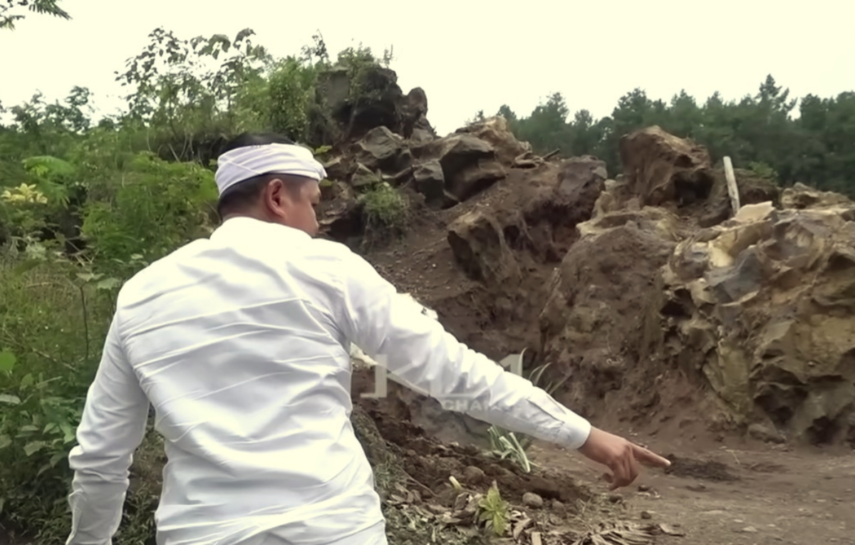 Gubernur Jawa Barat, Dedi Mulyadi saat di kaki Gunung Ceremai, Kabupaten Kuningan.