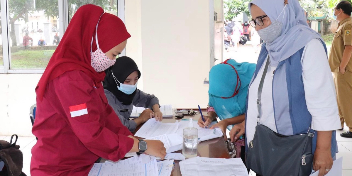 Ilustrasi pendistribusian bansos kepada KPM