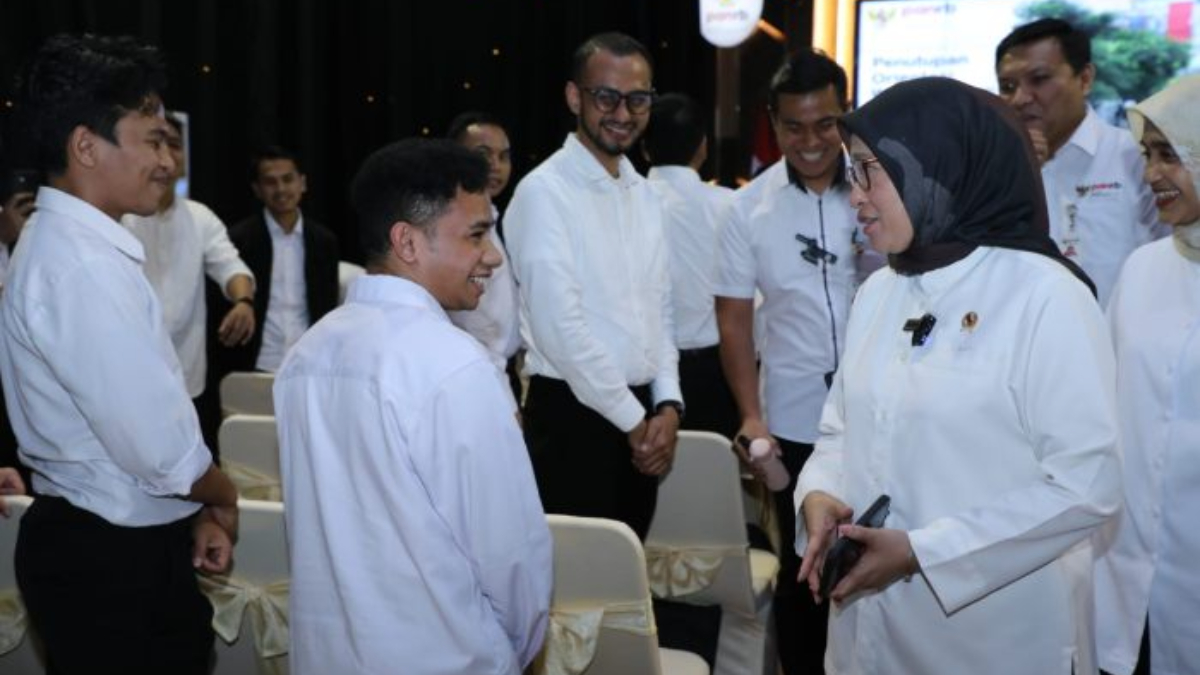 MenPAN RB Rini Widyantini saat menghadiri penutupan kegiatan Orwastu bagi 53 Calon Pegawai Negeri Sipil (CPNS) Kementerian PANRB Tahun Anggaran 2024