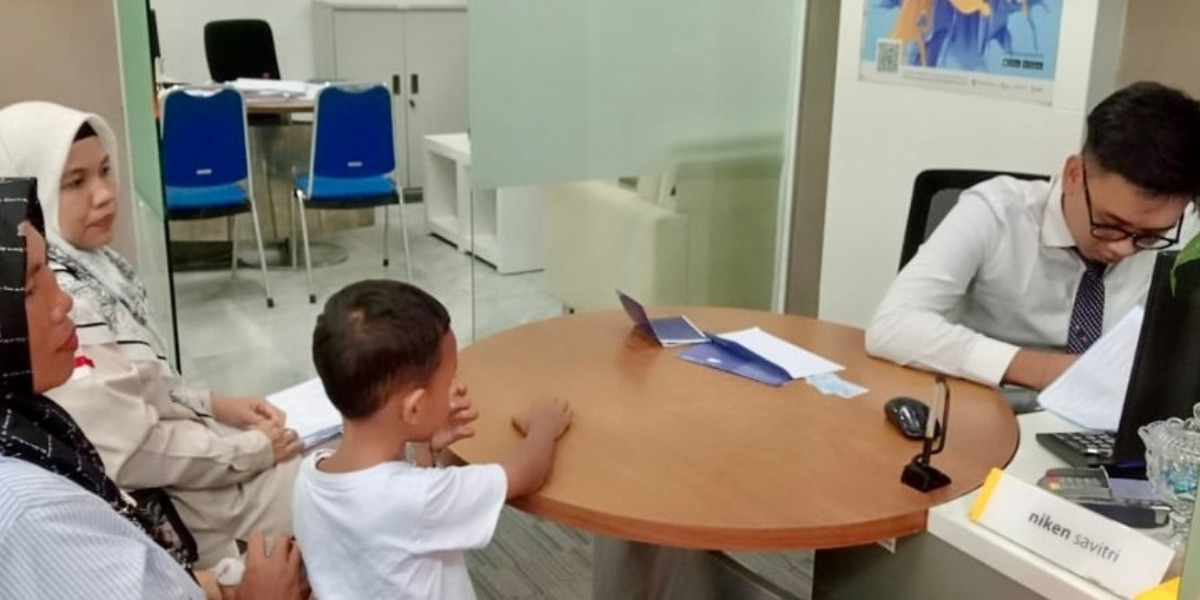 Ilustrasi. Siswa TK mengambil bantuan PIP.