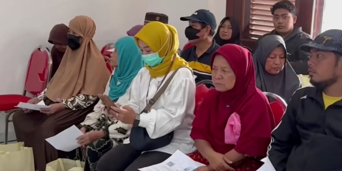 Ilustrasi KPM bansos BPNT yang menerima bantuan tambahan pangan.