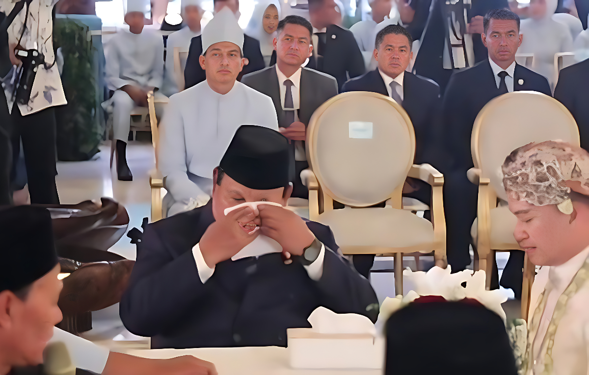 HARU: Presiden Prabowo Subianto meneteskan air mata saat menjadi saksi pernikahan Sekretaris Pribadinya.
