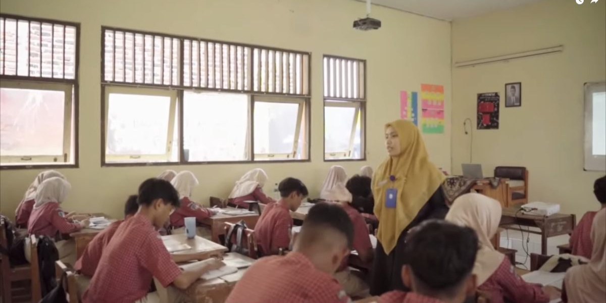 Ilustrasi PPPK. Kegiatan guru di kelas