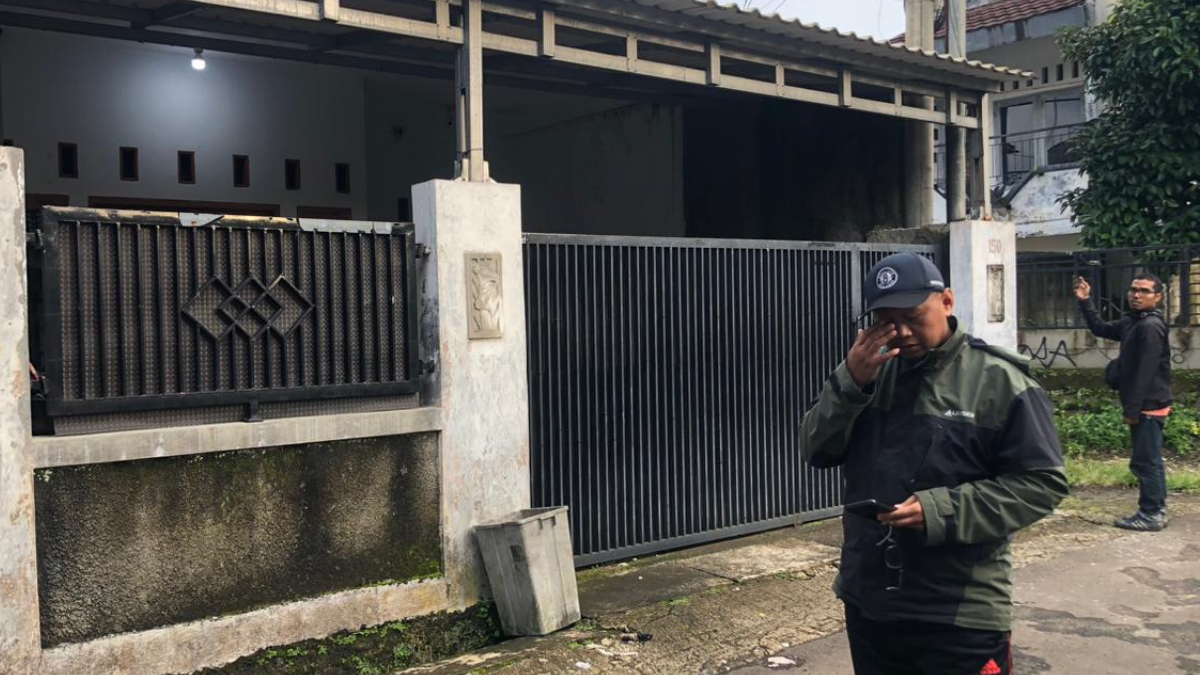 Rumah Ferry Irawan salah satu korban jatuhnya pesawat ATR 42-500 di Cikaret, Kecamatan Bogor Selatan, Kota Bogor.