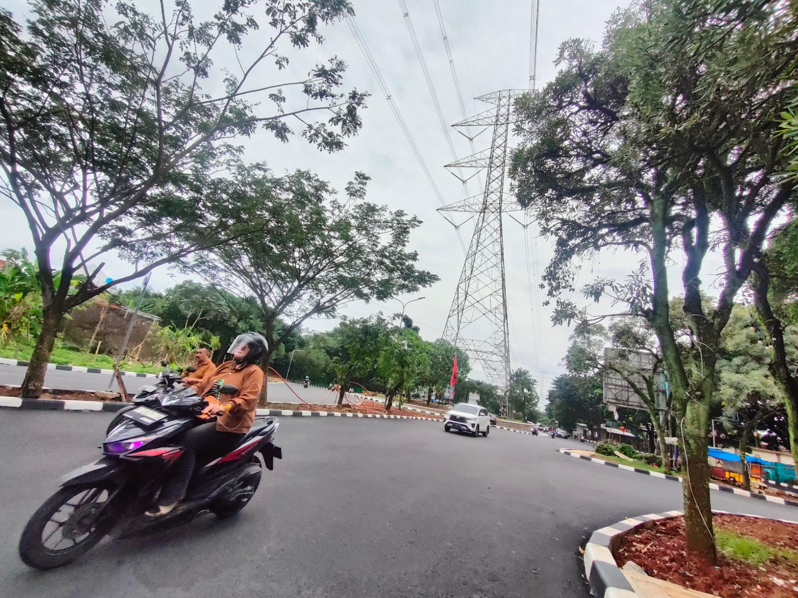 Kondisi Bunderan GDC, yang menjadi ikon baru Kota Depok.