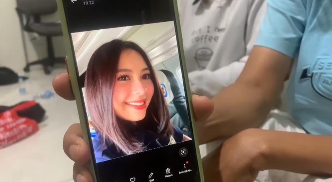 Esther Aprilia, kru pesawat ATR 42-500, yang jatuh di Sulawesi Selatan.