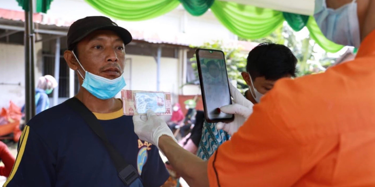 Ilustrasi. Proses pencairan bansos PKH BPNT untuk KPM.