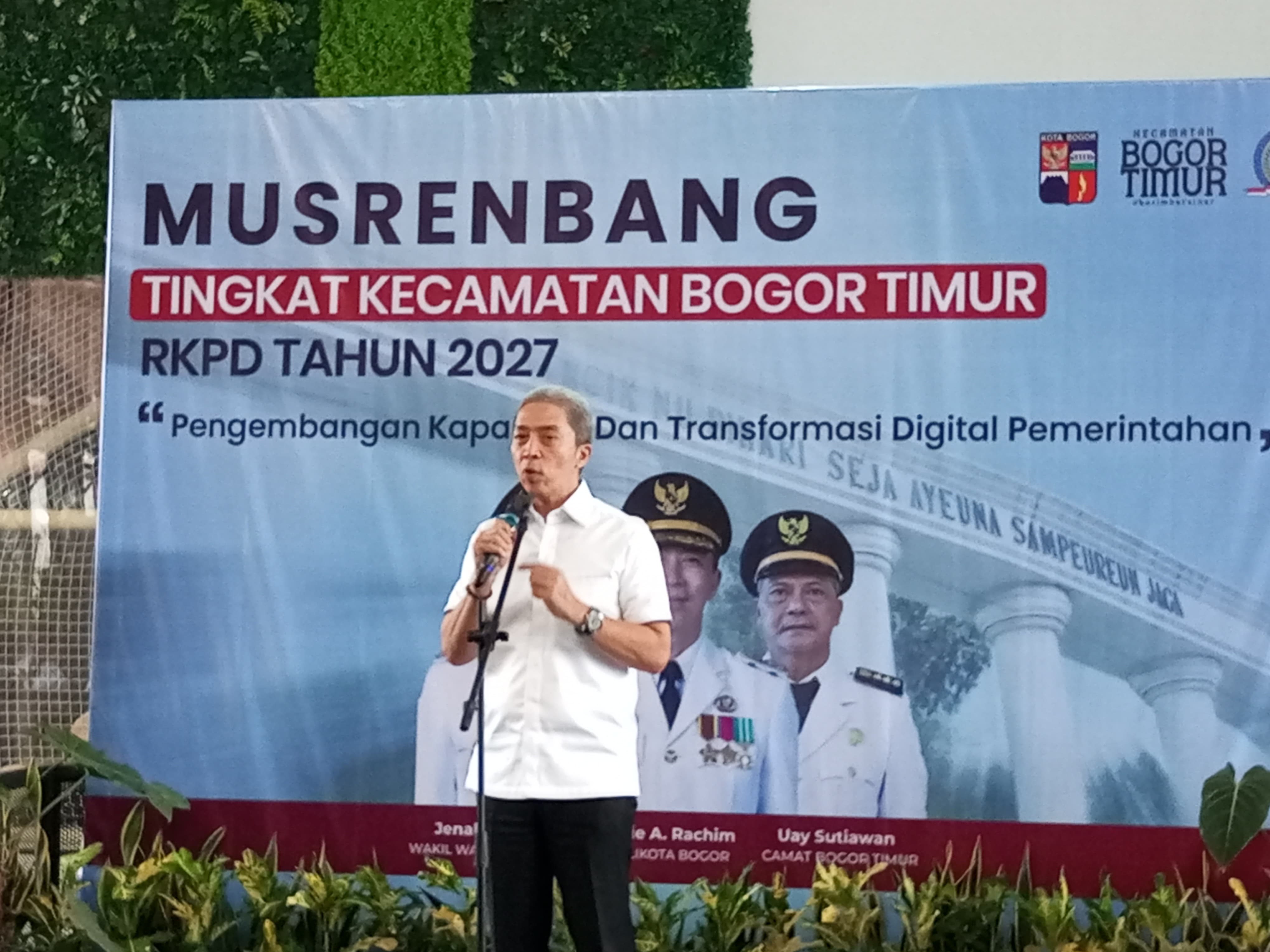 Wali Kota Bogor Dedie A. Rachim saat menghadiri Musrenbang Kecamatan Bogor Timur.