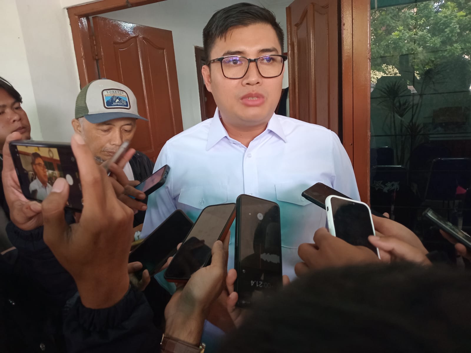Ketua DPR Kabupaten Bogor, Sastra Winara usai mengikuti diskusi di Kantor Visi Nusantara. 