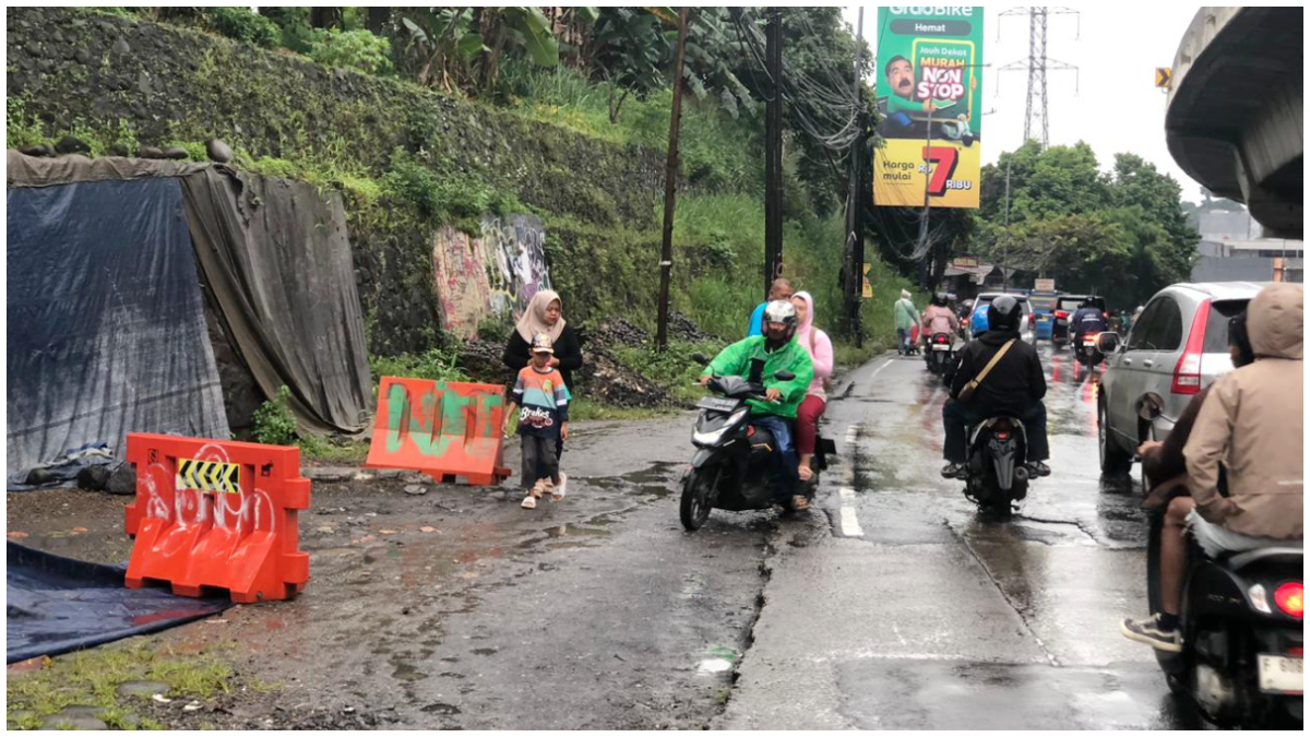 Suasana lalu lintas di Jalan Sholis jelang aksi demo sopir dan pengusaha angkot di Balai Kota Bogor.