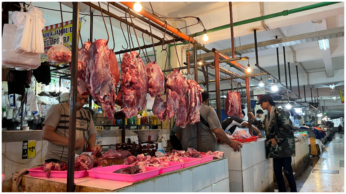Kondisi pedagang daging sapi di Pasar Jambu Dua Kota Bogor.