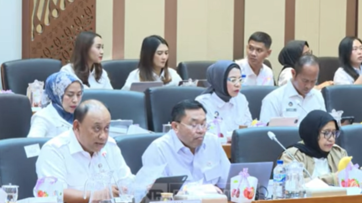 Kepala Badan Gizi Nasional (BGN) Dadan Hindayana saat hadir dalam rapat bersama Komisi IX DPR RI di Jakarta.