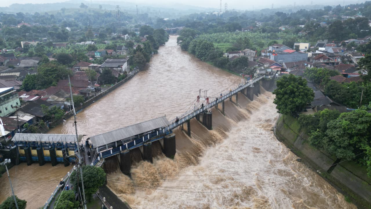Updater terkini kondisi Bendung Katulampa, Kota Bogor, berstatus siaga 3 Jumat 23 Januari 2026.
