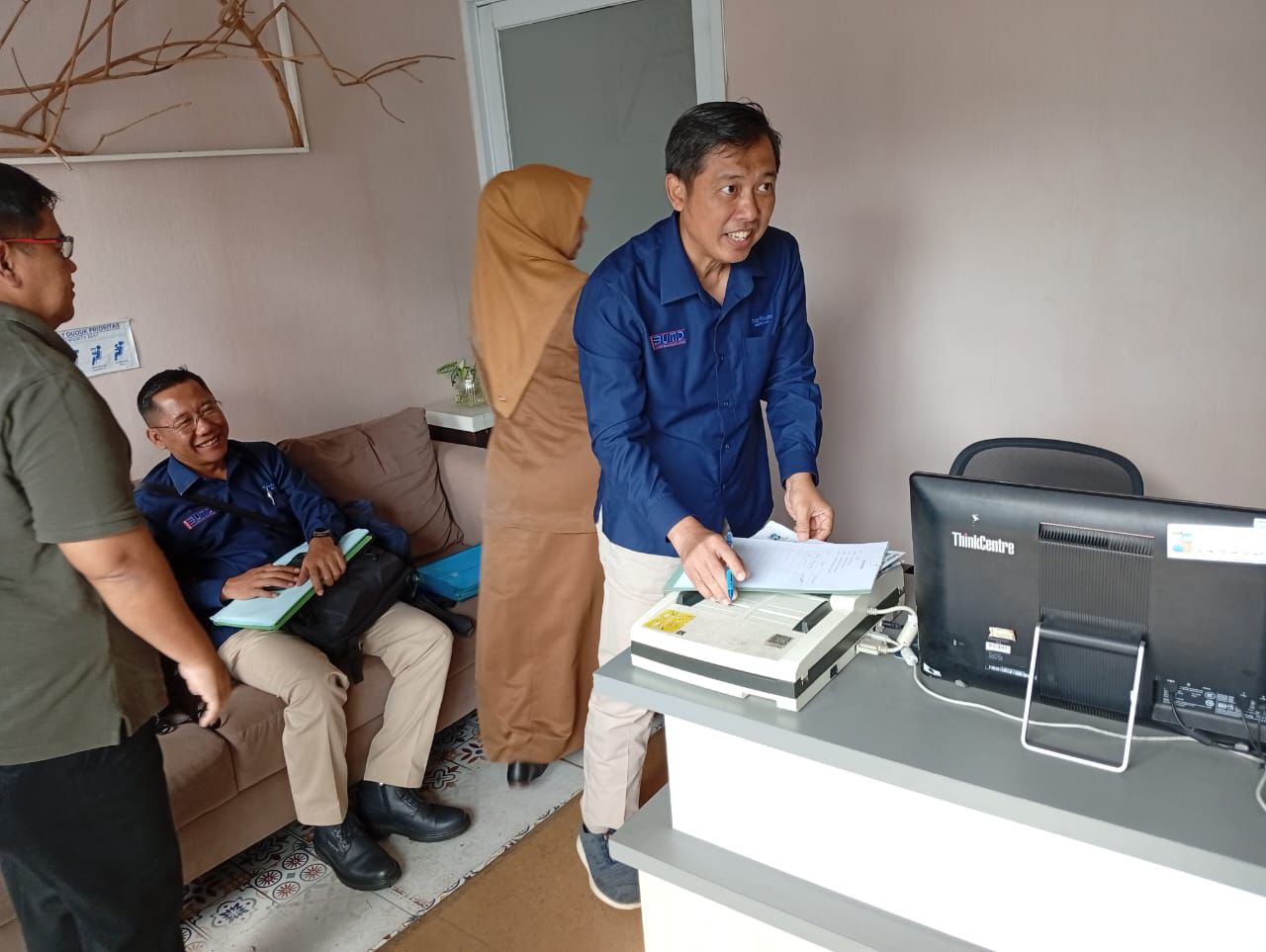 Sejumlah peserta saat mendatangi Sekret Pansel Seleksi Direksi Perumda Tirta Pakuan, Kota Bogor.