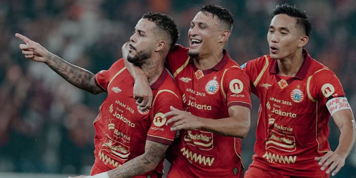 Pemain Persija Jakarta saat merayakan gol melawan Madura United.