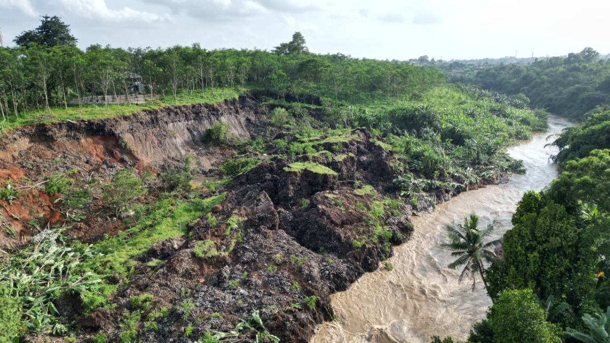 Pantauan Udara di lokasi longsor eks TPA Pondok Rajeg, Kecamatan Cibinong Kabupaten Bogor, Sabtu 24 Januari 2026.