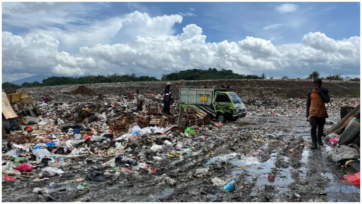 Pantauan Radar Bogor di TPA Galuga, Kecamatan Cibungbulang, Kabupaten Bogor, Minggu 21 Desember 2025.
