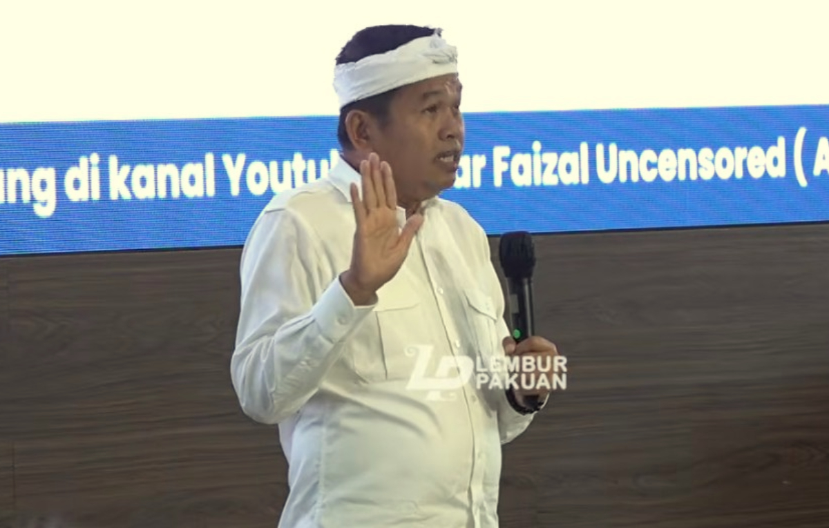 Gubernur Jawa Barat, Dedi Mulyadi menjelaskan tentang pengelolaan alam.