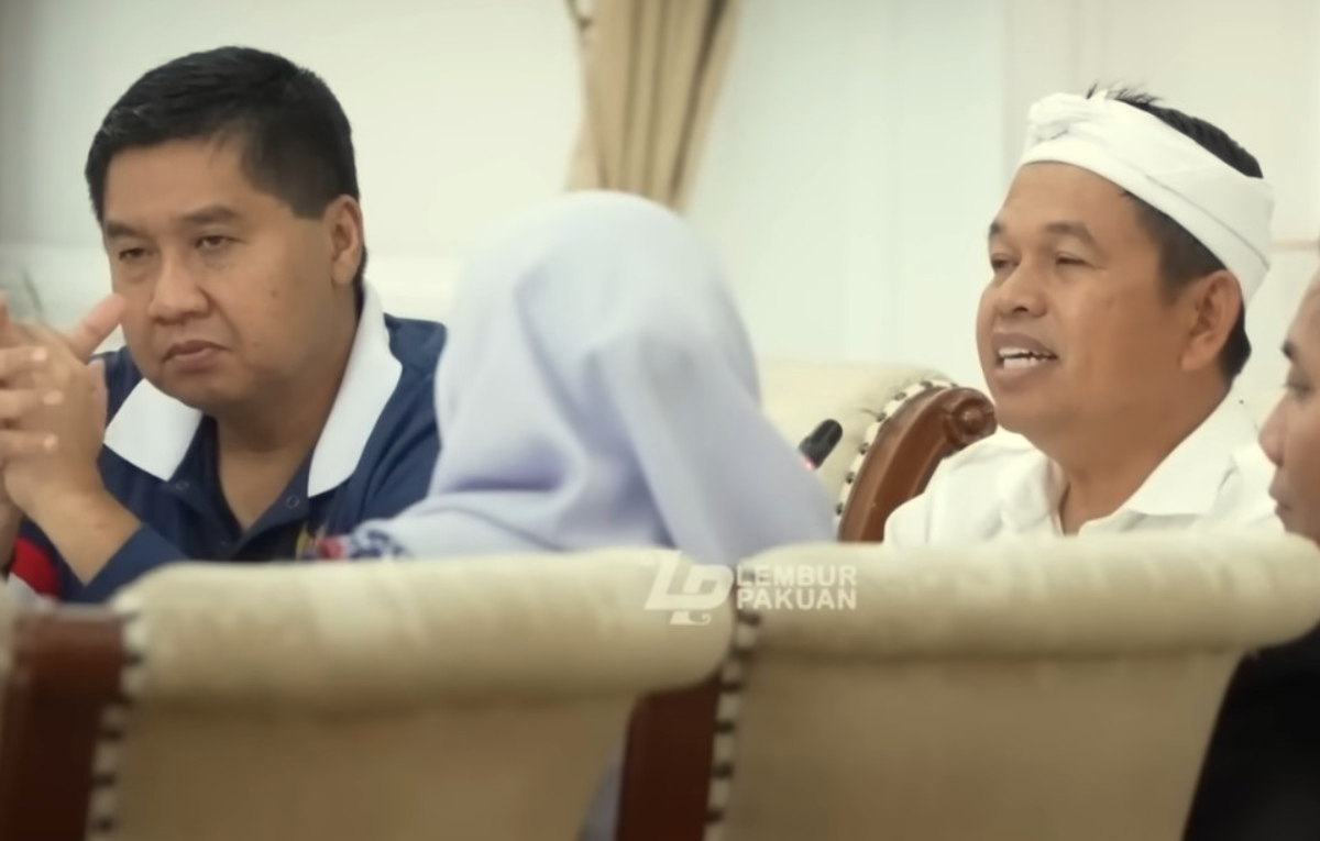 Gubernur Jawa Barat Dedi Mulyadi saat rapat bersama Menteri Perumahan dan Kawasan Permukiman Maruarar Sirait.