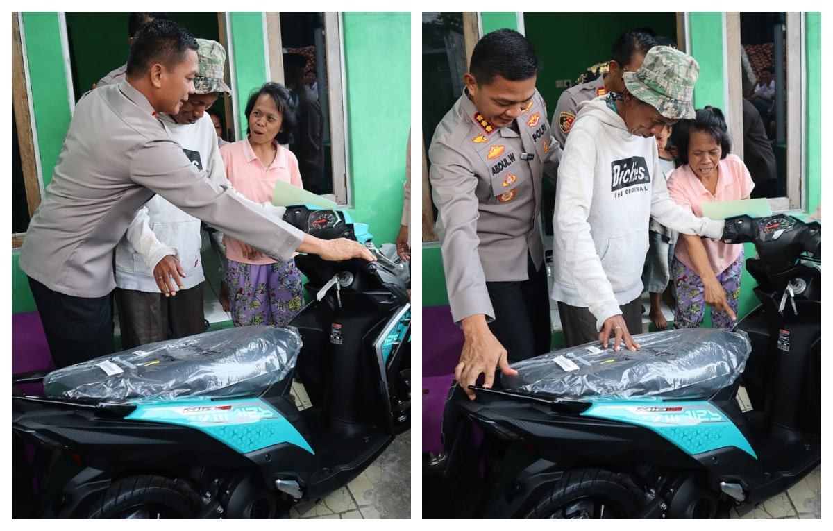 Kapolres Metro Depok, Kombes Pol Abdul Waras saat memberikan motor kepada Sudrajat, penjual es yang viral di media sosial asal Bojonggede, Kabupaten Bogor.