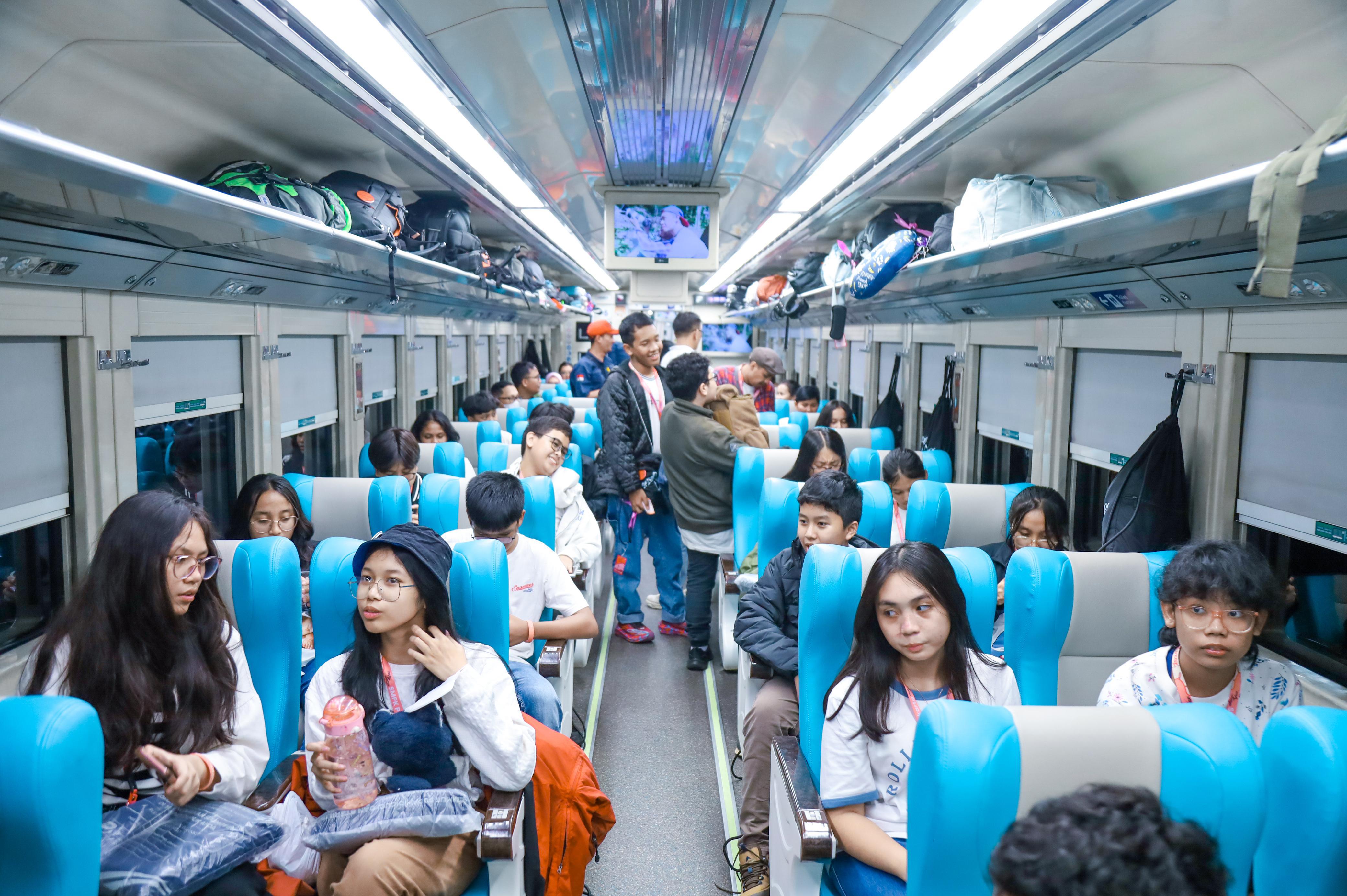 Ilustrasi: Suasana dalam kereta api jarak jauh.