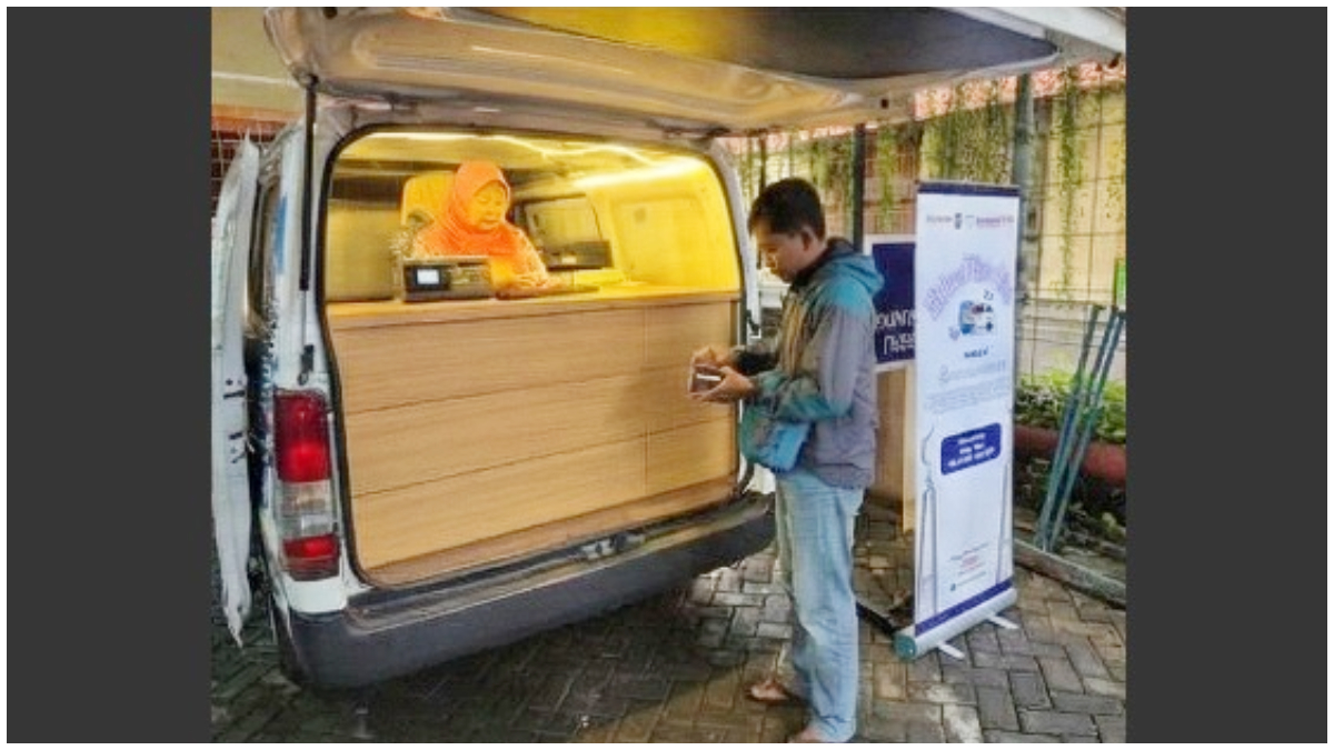 Layanan Samsat Bogor Night atau pelayanan Samsat keliling pada malam hari di Botani Square.