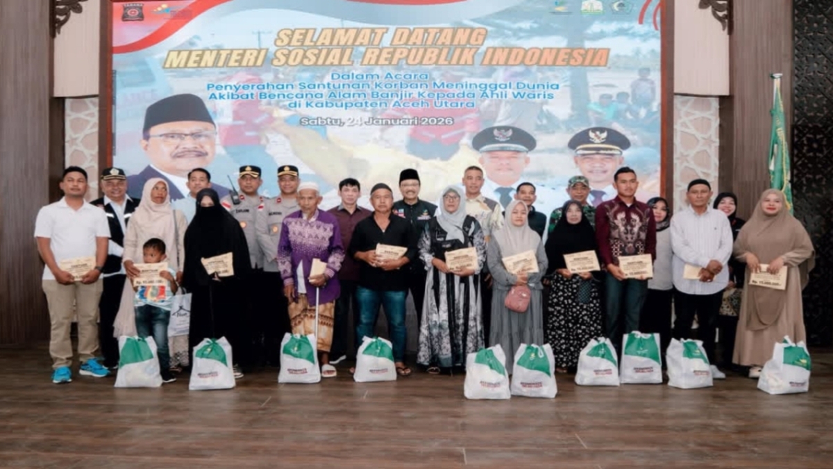 Ilustrasi penyaluran bansos kepada korban bencana Sumatra.